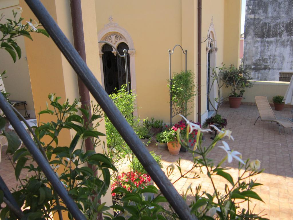 B&B Di Charme Camelie Palazzo Nicotra Riposto Exterior photo